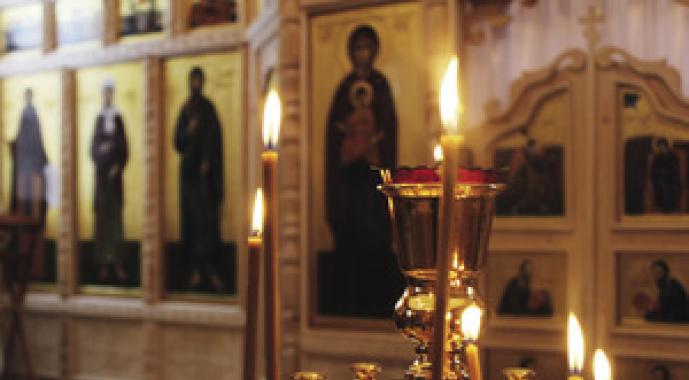Кому в церкви ставить свечку за здравие и упокой: какому святому и как правильно?